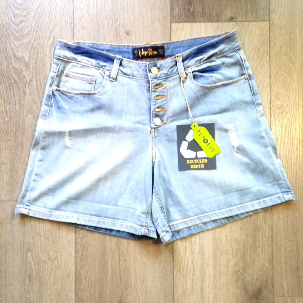 NWT womens light blue button-fly demin shorts size 13